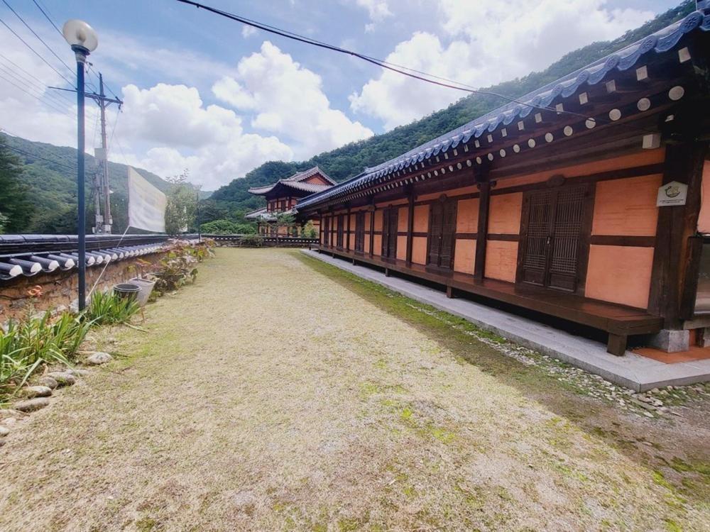 Yeongwol Hwanggung Hanok Pension Exterior photo